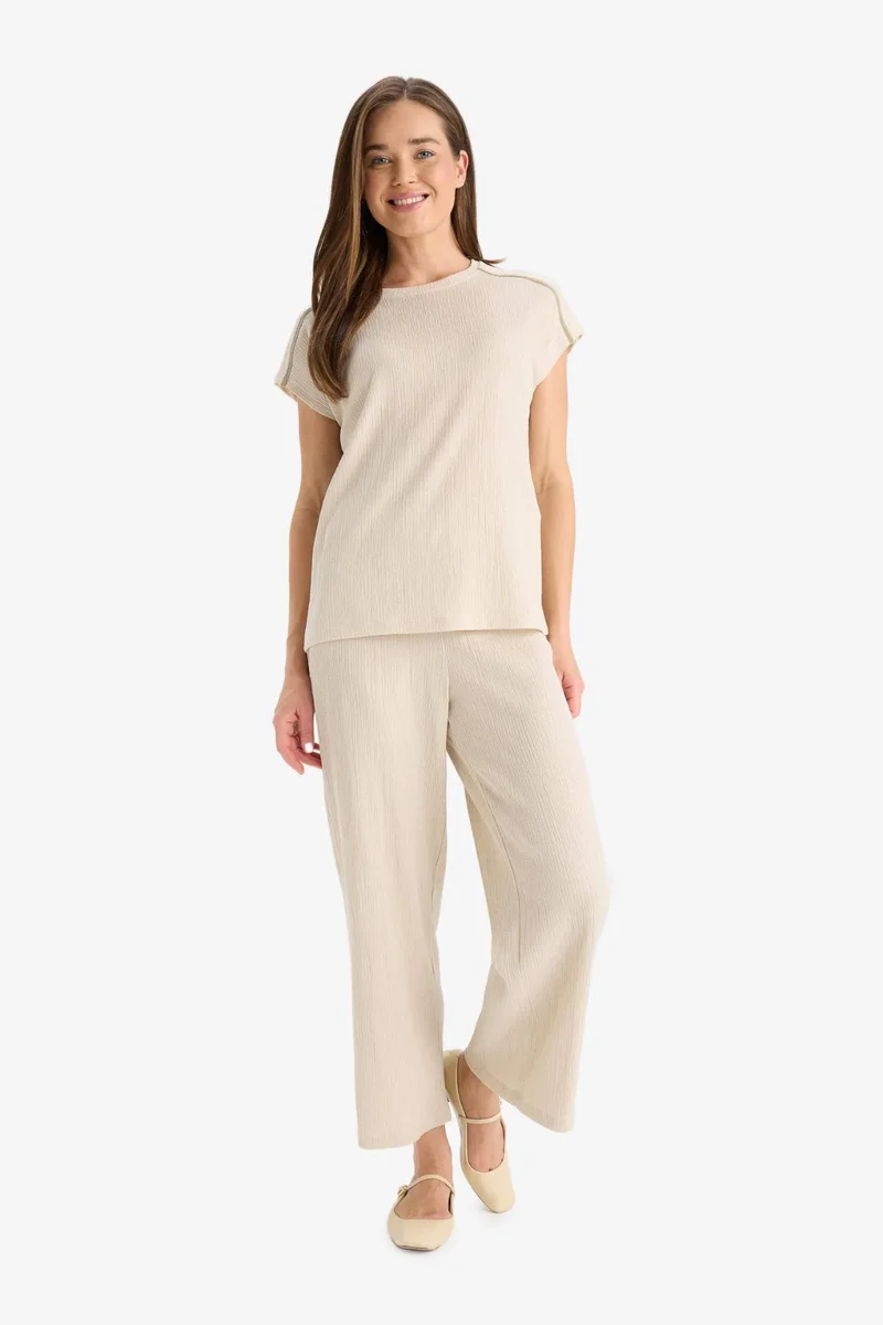 ديفاكتو Elastic Waist Straight Leg Crepe Capri Pants