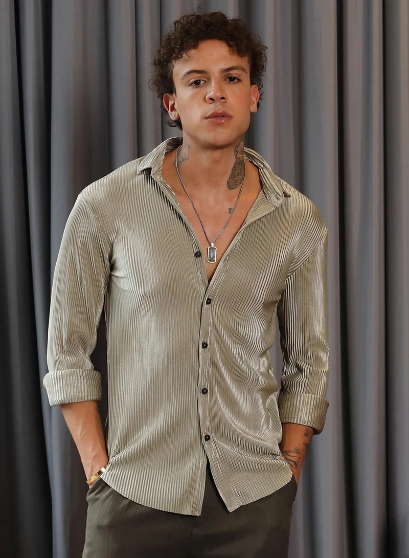 كامبوس سوترا قميص رجالي أخضر مريمي مطوي بياقة واسعة وأكمام طويلة للاستخدام اليومي