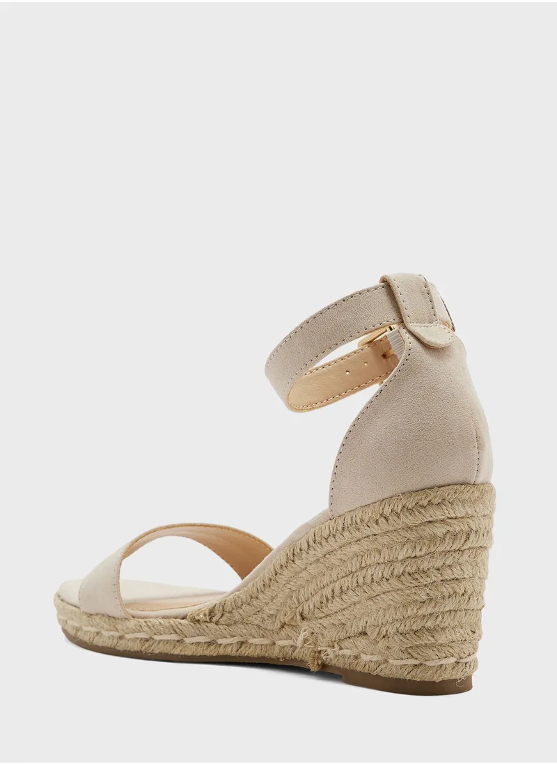 ترافل من نمشي Womens Mid Heel Wedge Sandal