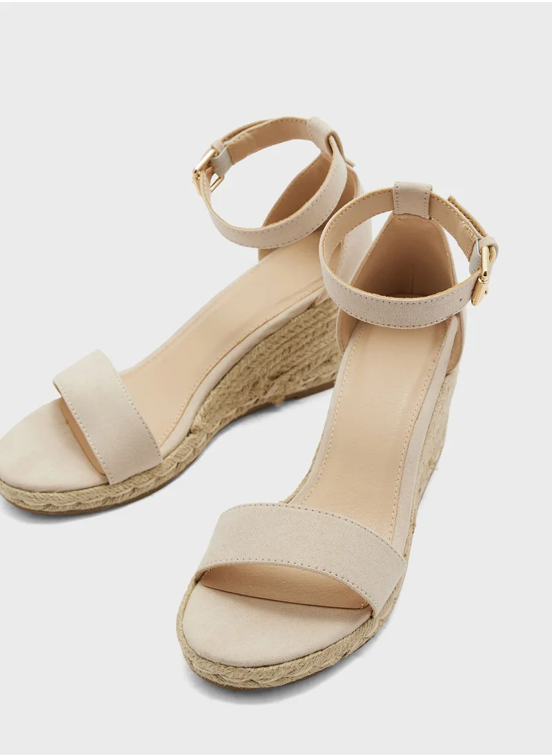ترافل من نمشي Womens Mid Heel Wedge Sandal
