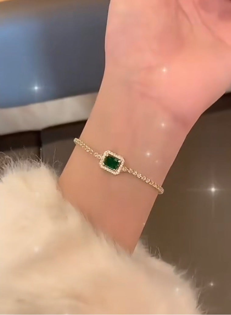 إيكوال اسوارة نسائية أنيقة وفاخرة باللون الذهبي مرصعة بالزركون - Image 1