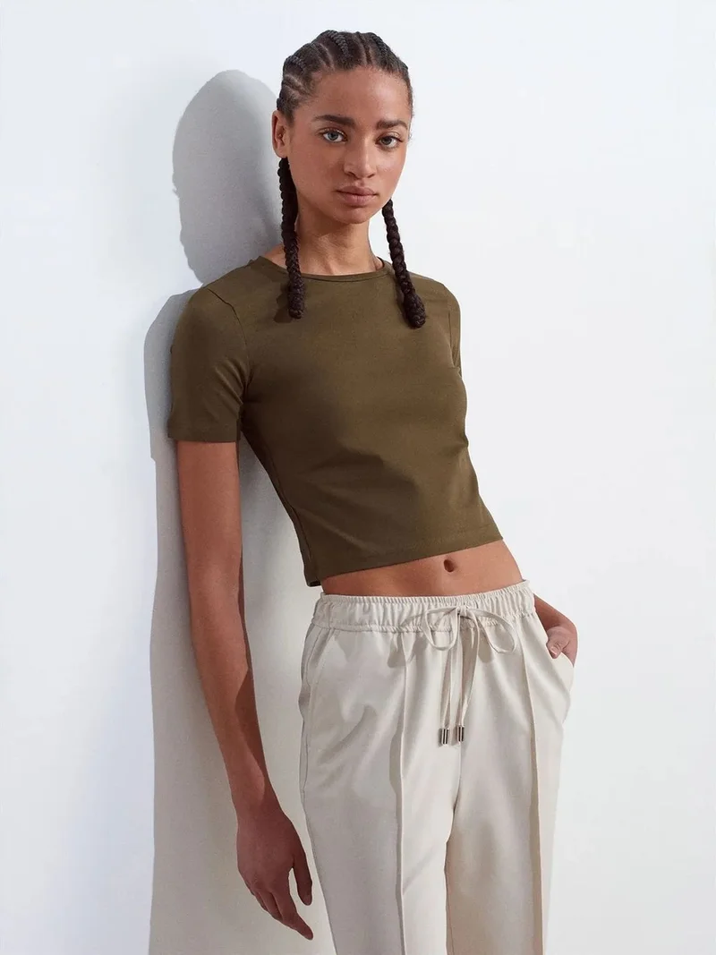 ديلفين Dilvin Women's Crop Slim-Fit Crew Neck T-Shirt