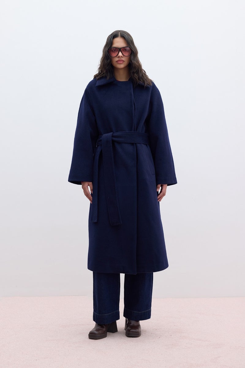 Manuka Plain Closure Cashmere Coat Navy Blue  - Image 4