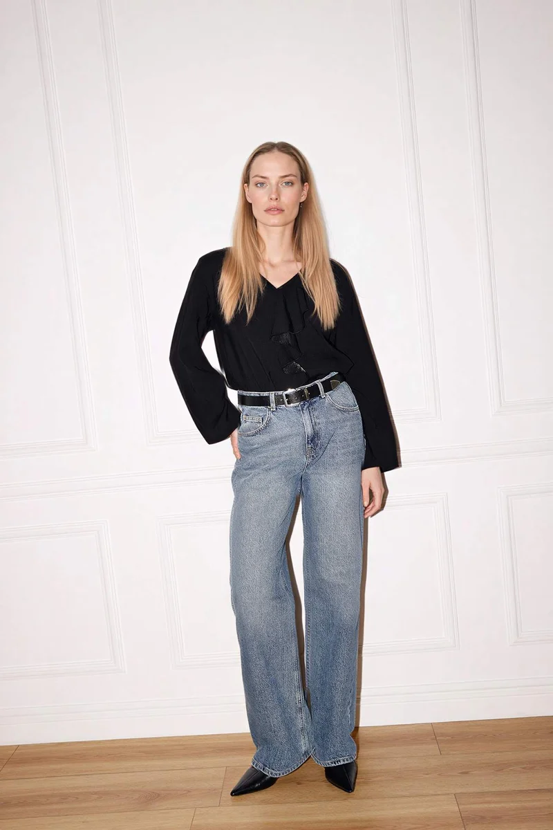 ديفاكتو Relax Fit V-Neck Long Sleeve Blouse
