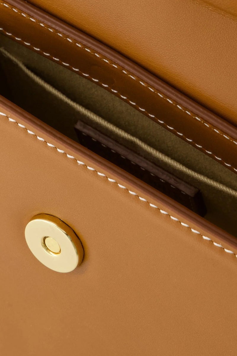 JACQUEMUS Le Chiquito Moyen Patent Leather Bag With Crossbody Strap - Image 4