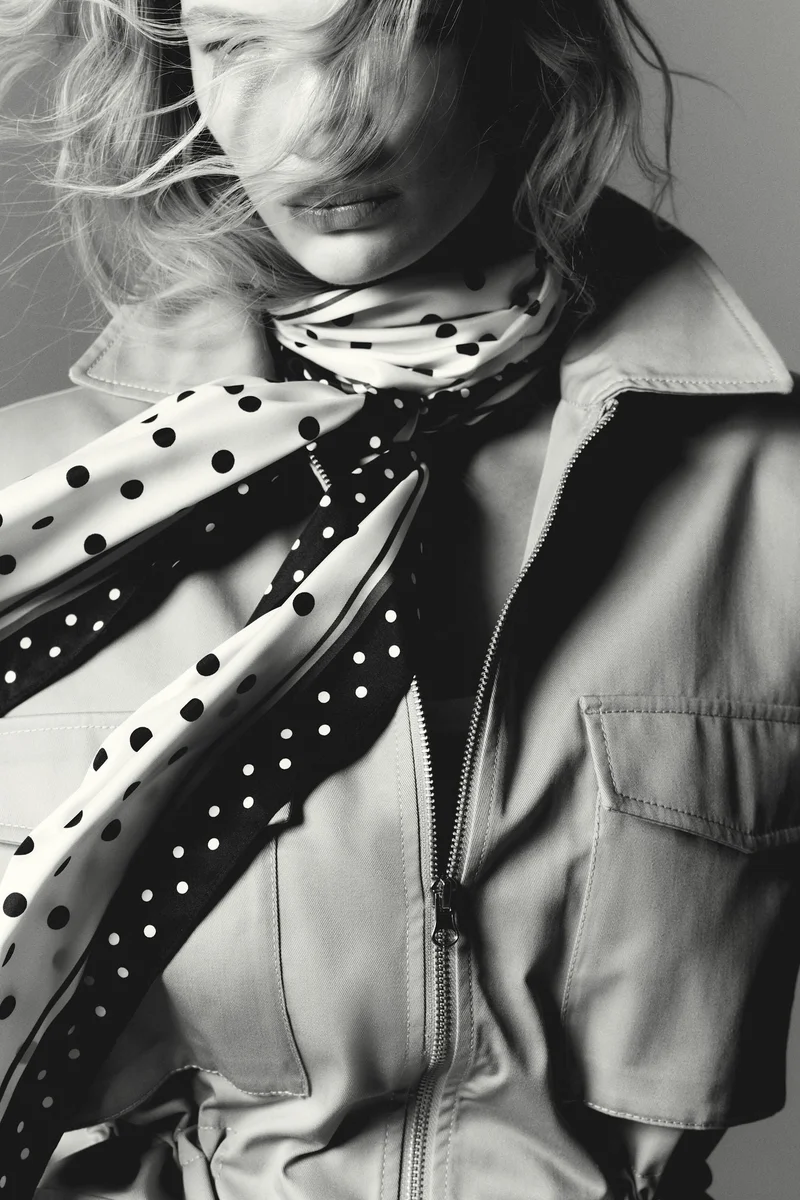 اتش اند ام وشاح مزيّن بطبعة