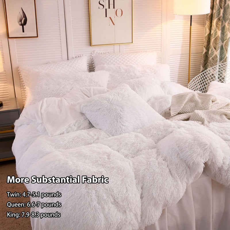 LIFEREVO طقم غطاء لحاف ليفيريفو الفاخر من الفرو الناعم، طقم غطاء لحاف ف fluffy (1 غطاء لحاف من الفرو الصناعي + 1 غطاء وسادة من المخمل مع بوم بوم) طقم سرير سادة، إغلاق بسحاب (توين/توين XL، أبيض) - Image 4