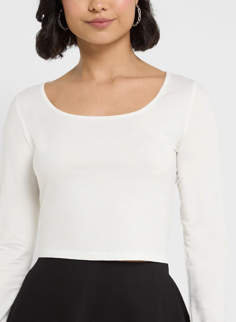 جينجر بيسيكس Scoop Neck Long Sleeves Crop Top