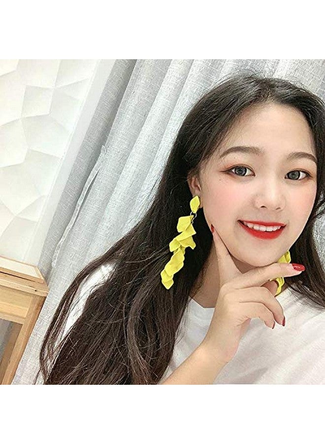 يو بيلا أقراط من النحاس الكريستالي المستوحاة من المشاهير للفتيات/النساء من YouBella Jewellery مصنوعة يدويًا (أصفر) - Image 4