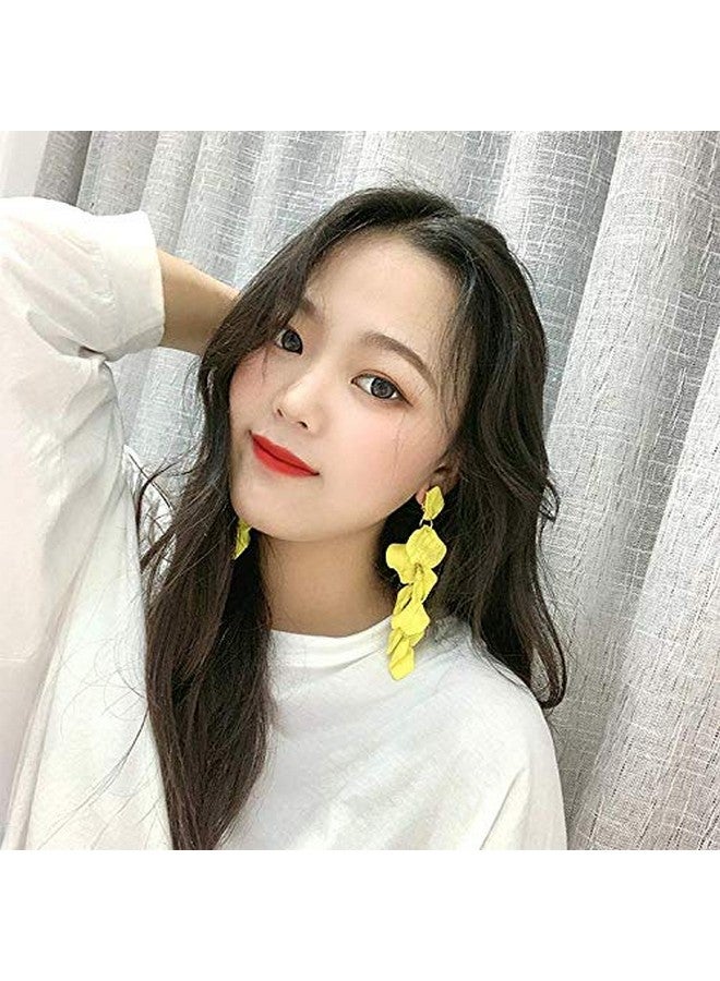 يو بيلا أقراط من النحاس الكريستالي المستوحاة من المشاهير للفتيات/النساء من YouBella Jewellery مصنوعة يدويًا (أصفر) - Image 3