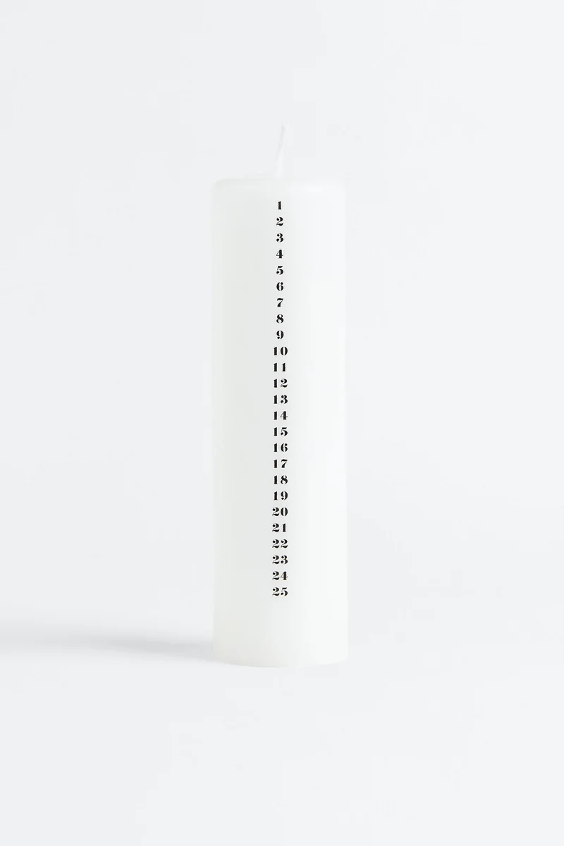 اتش اند ام شمعة بتصميم رزنامة