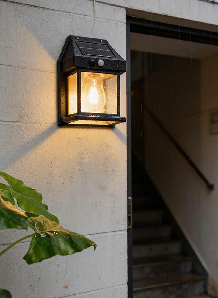 موندا عبوة من مصباحين جداريين خارجيين يعملان بالطاقة الشمسية، مقاومين للماء بمعيار IP43، مزودين بمستشعر حركة، مناسبين للحديقة والشرفة والفناء. - Image 3