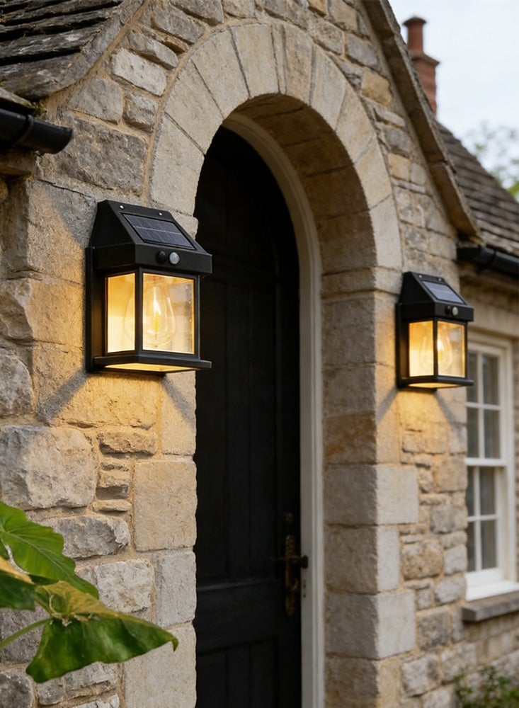 موندا عبوة من مصباحين جداريين خارجيين يعملان بالطاقة الشمسية، مقاومين للماء بمعيار IP43، مزودين بمستشعر حركة، مناسبين للحديقة والشرفة والفناء. - Image 1