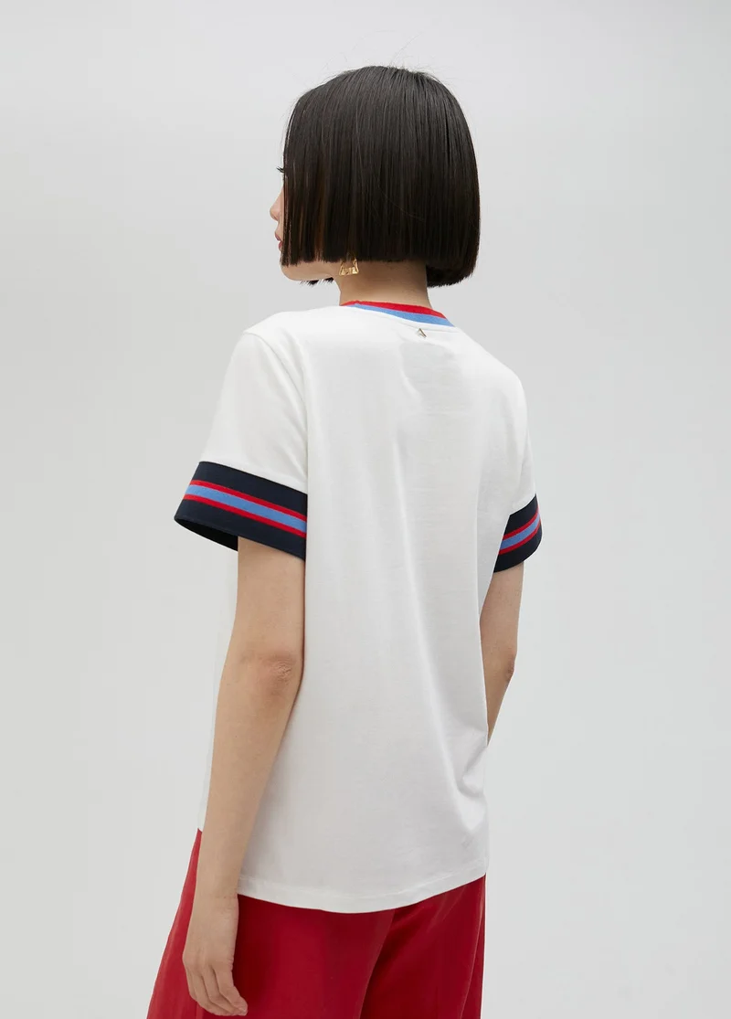 Lola Casademunt T-shirt with three-tone stripes on the sleeves