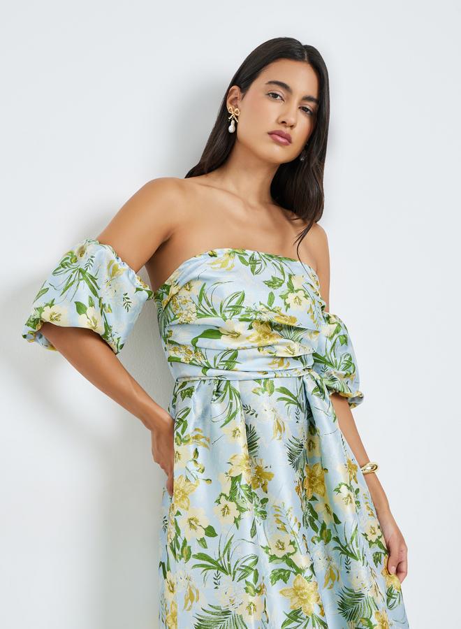 ستايلي فستان ماكسي بحافة واسعة وطبعة زهور وأكتاف مكشوفة - Image 2