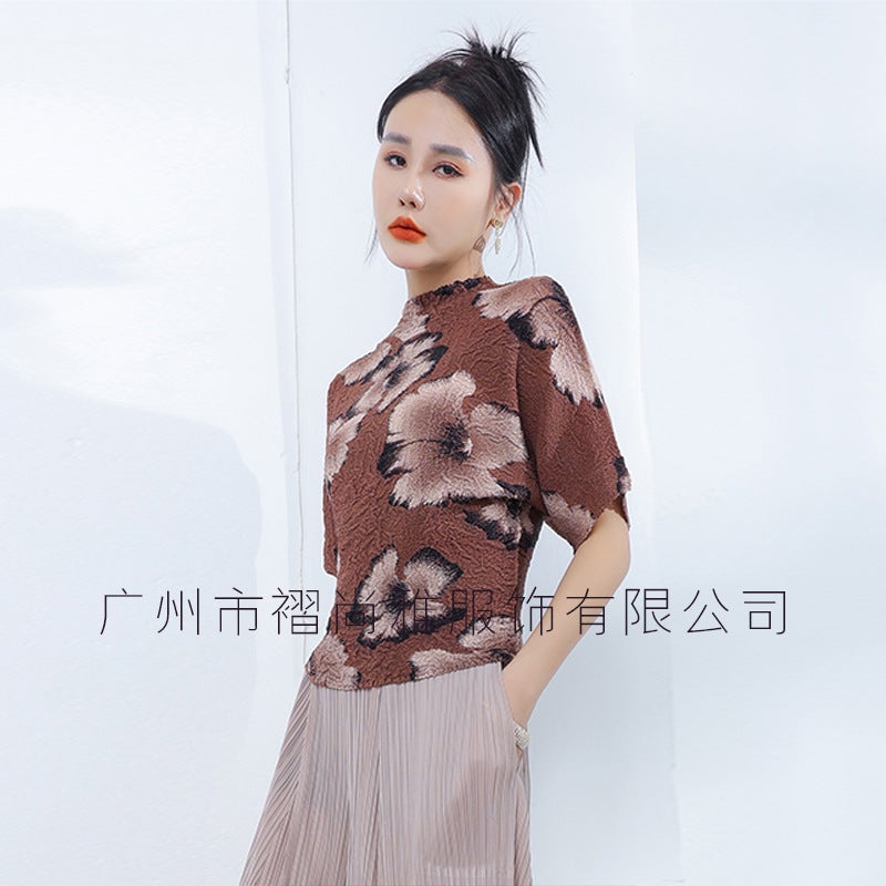 Supply 2024 Spring And Pleated Printed Contrast Color T-Shirt Temperament Age-Reducing Loose Pleated Slimming Top - Image 2