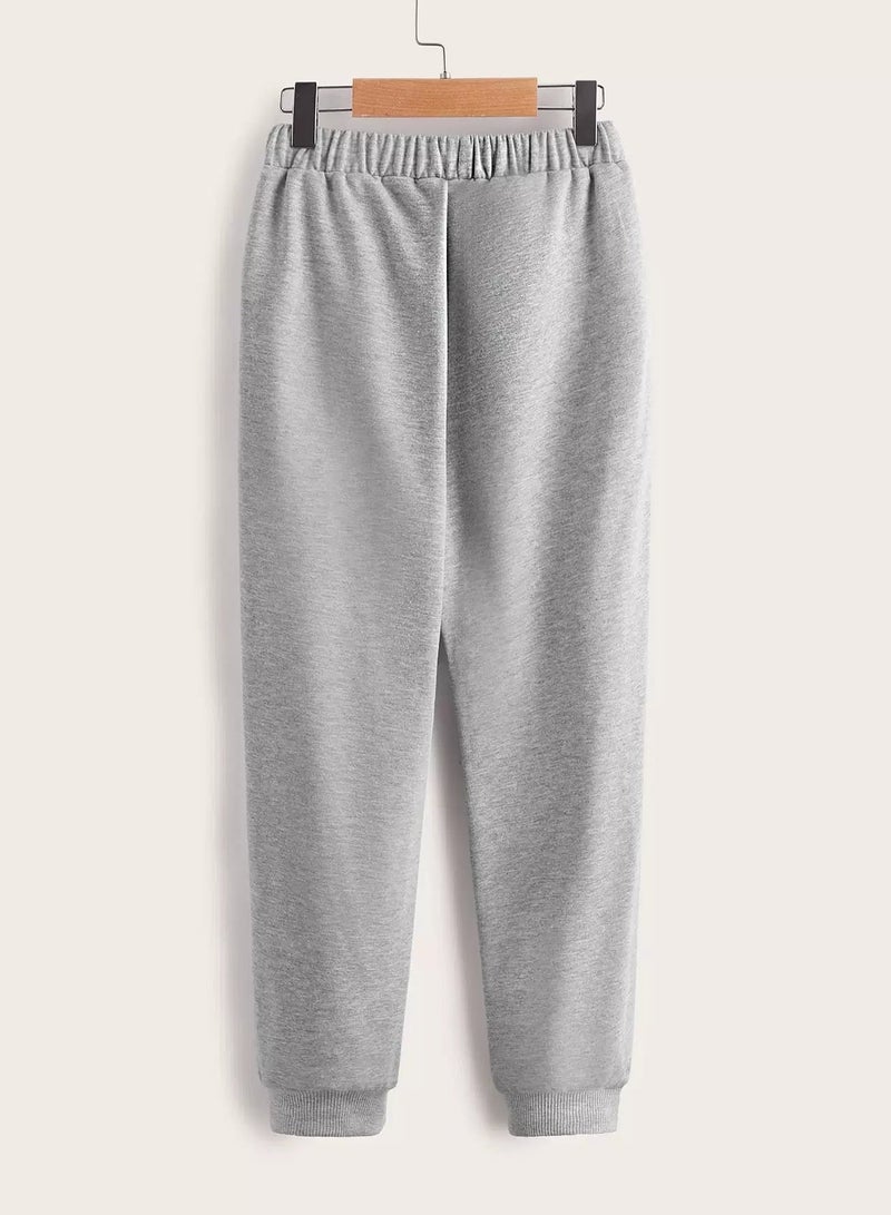 بنطلون رياضي برسومات وأحرف للأولاد - Image 2