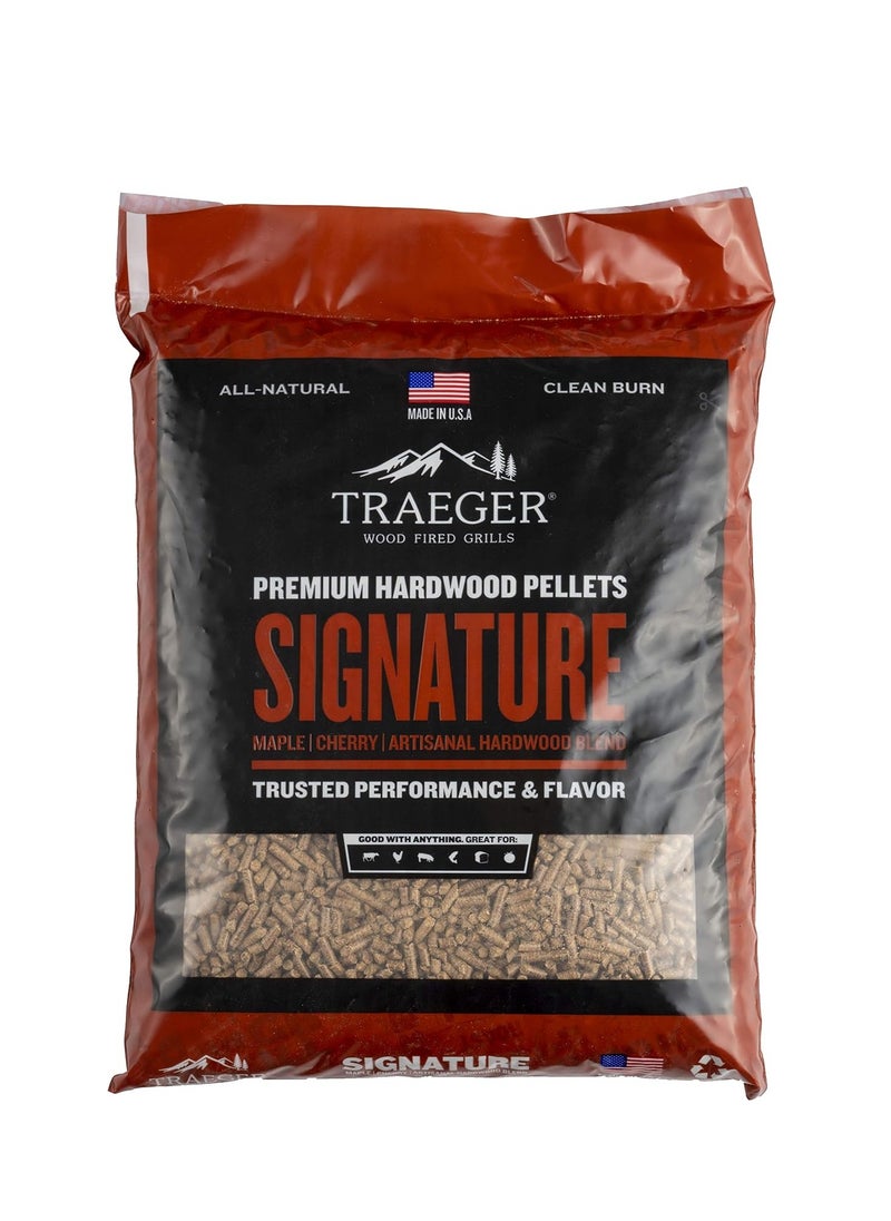 TRAEGER حبيبات الخشب الطبيعية بنسبة 100% من Traeger Grills Signature Blend للمدخنين وشوايات الحبيبات والشواء والخبز والتحميص والشواء، كيس 20 رطلاً  - Image 1