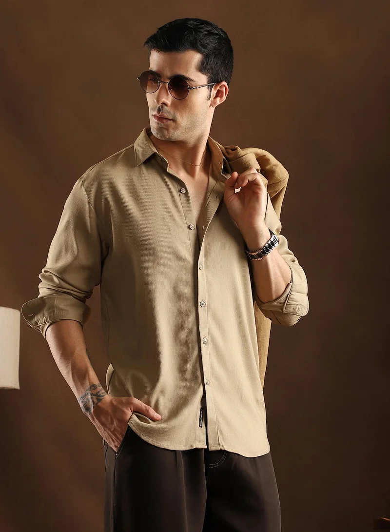 Campus Sutra Campus Sutra Men's Khaki Beige Solid Waffle-Weave Shirt For Casual Wear | Mid-Rise | Regular Fit | Button Closure | Shirt Crafted With Comfort Fit For Everyday Wear