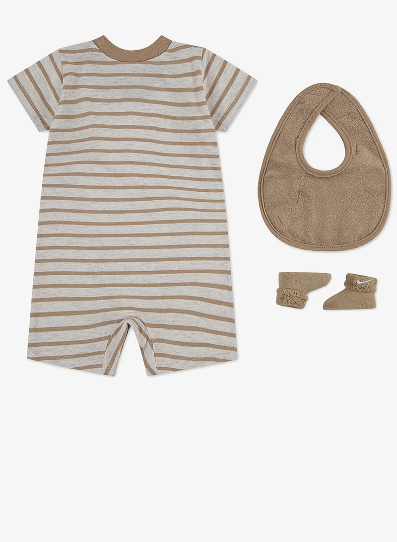 نايكي طقم رومبر تيري للأطفال حديثي الولادة  قطع