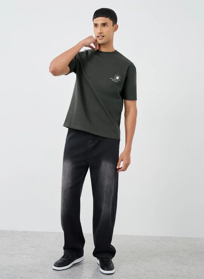 ستايلي تيشيرت ستايلي بطبعة جرافيك بياقة دائرية مقاس كبير