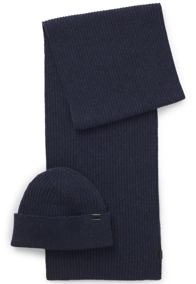 بوس طقم قبعة ووشاح في علبة هدية