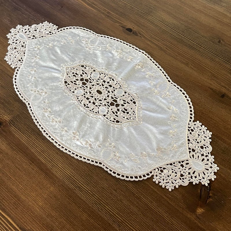 Mausouca Retro French Oval Doilies Elegant velvet placemats Vase mats Embroidery Dresser Scarf 55 x 35 cm champagne