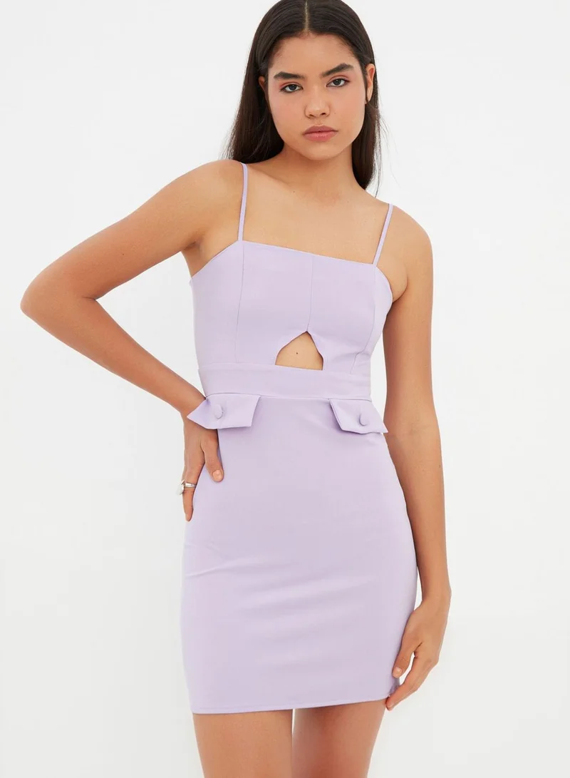 ترينديول فستان بحمالات مزين بفتحة