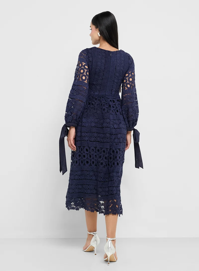 فروك اند فرل Lace Detail V-Neck Midi Dress