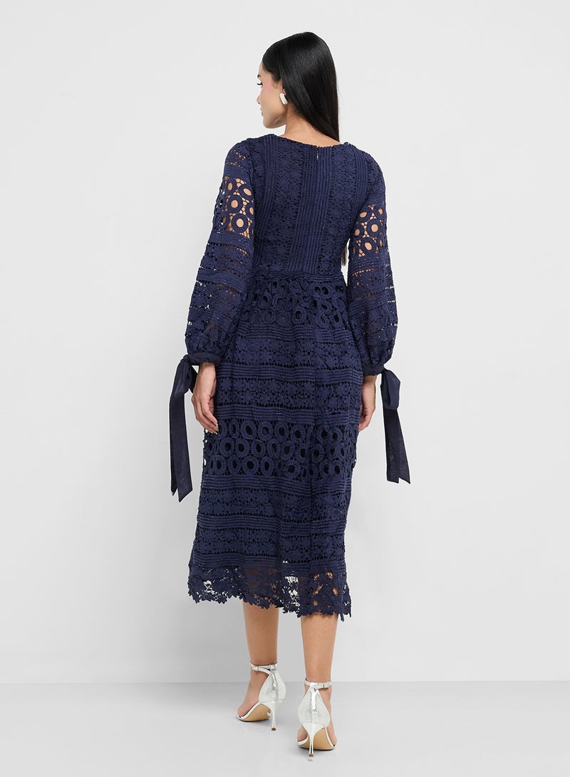 Frock and Frill Lace Detail V-Neck Midi Dress - Image 2
