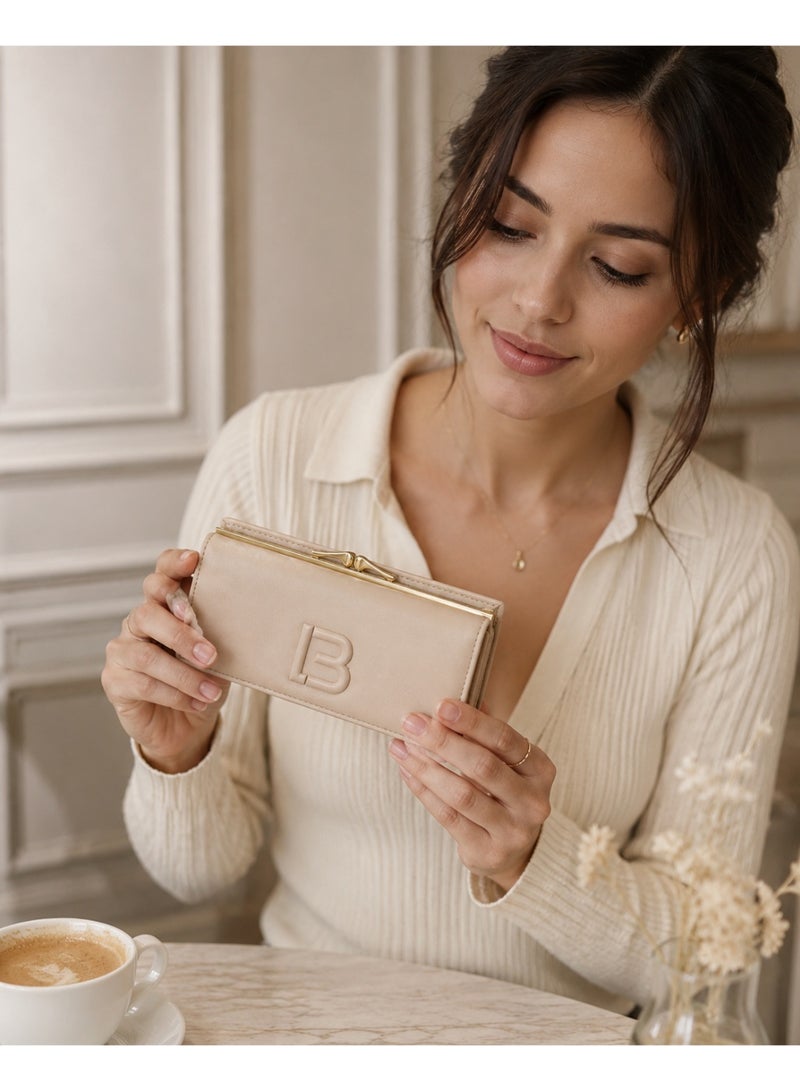 محفظة نسائية طويلة جلد صناعي باللون البيج بتصميم حرف B، قفل معدني ذهبي، جيب بسوستة وخانات متعددة للكروت والكاش - Image 5