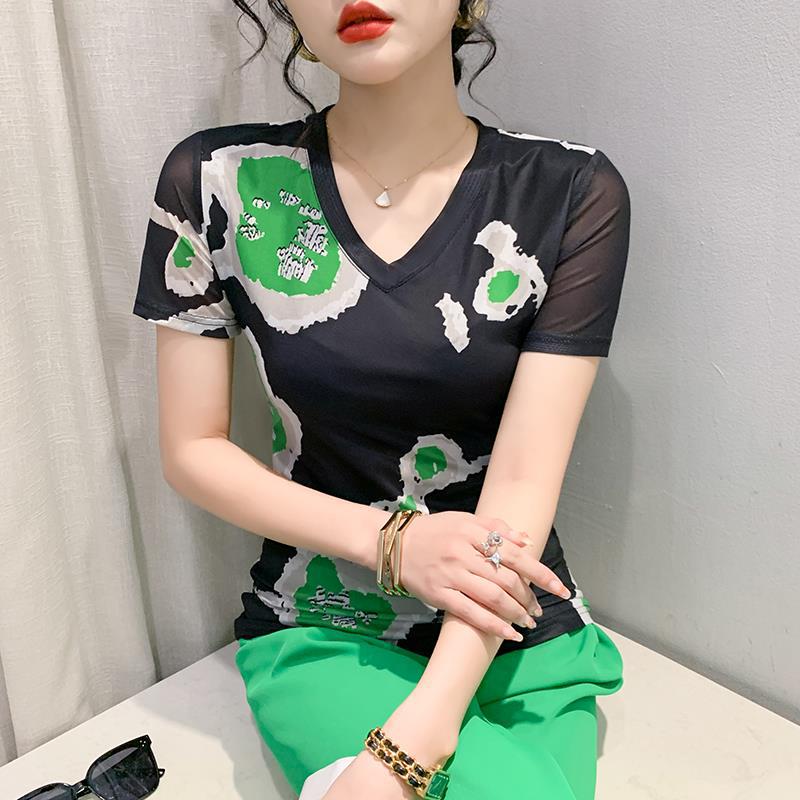 European 2023 Spring New Short-Sleeved Positioning Printed V-Neck Mesh T-Shirt Women'S Fashionable Slim-Fit Slimming Base Shirt Trendy - Image 4
