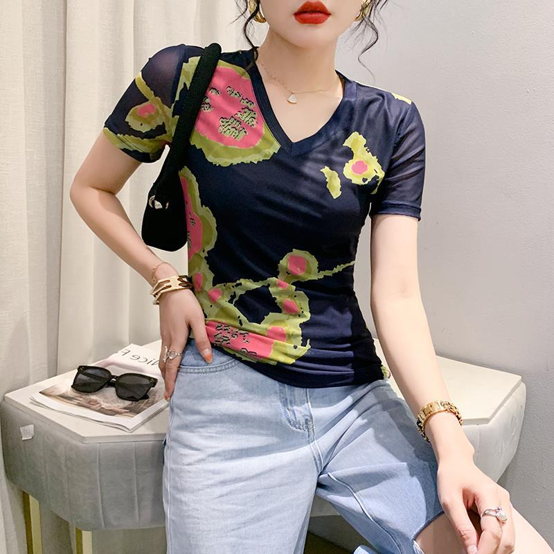 European 2023 Spring New Short-Sleeved Positioning Printed V-Neck Mesh T-Shirt Women'S Fashionable Slim-Fit Slimming Base Shirt Trendy - Image 1