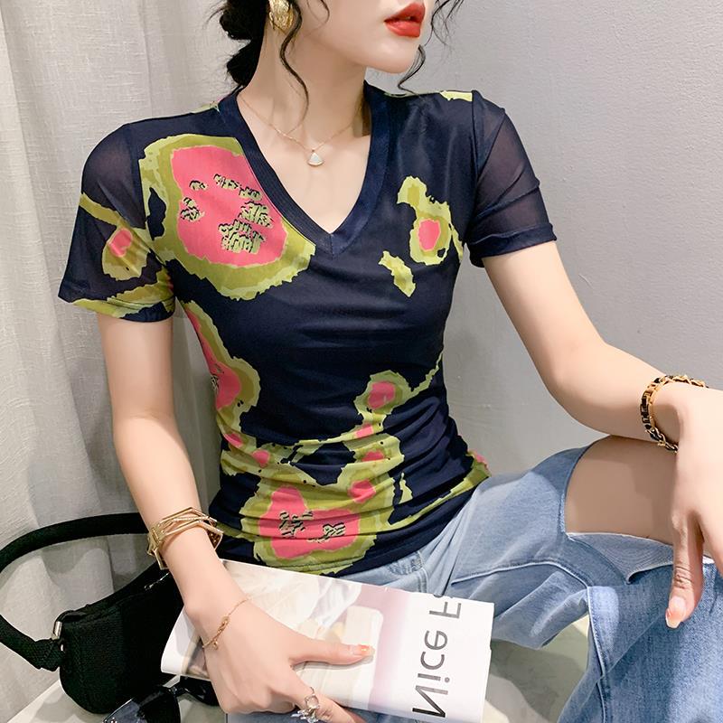 European 2023 Spring New Short-Sleeved Positioning Printed V-Neck Mesh T-Shirt Women'S Fashionable Slim-Fit Slimming Base Shirt Trendy - Image 2