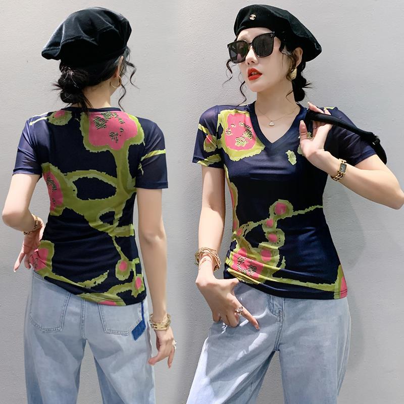 European 2023 Spring New Short-Sleeved Positioning Printed V-Neck Mesh T-Shirt Women'S Fashionable Slim-Fit Slimming Base Shirt Trendy - Image 5