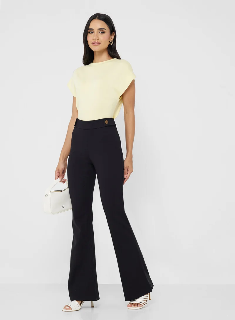 جس Maelice Buttons Flare Pants
