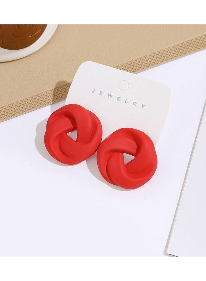 حلق ورده أنيق للبنات والسيدات، متوفر بـ 12 لون زاهي مختلف يضيف لمسة حيوية وإشراقة لأي إطلالة. تصميمه بسيط ورقيق، مناسب للارتداء اليومي أو المناسبات، ومتوفر بألوان عصرية تناسب جميع الأذواق. - Image 4