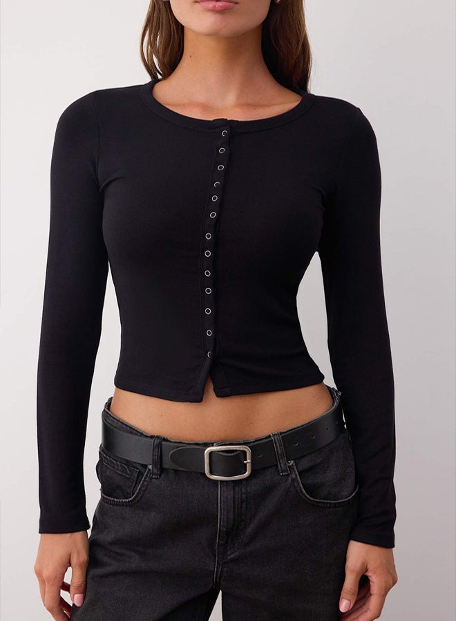trendyol Black Full Snap Front Fitted/Slim Fit Knitted Blouse - Image 3