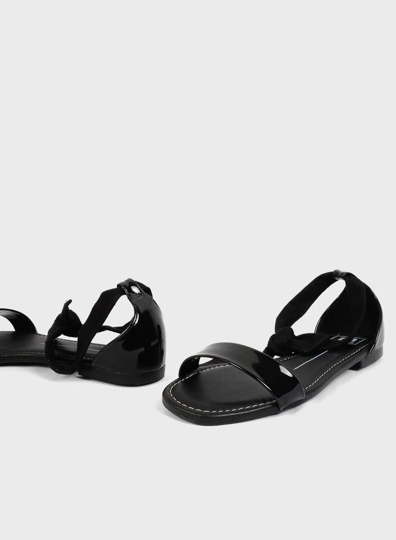 موليكا Ankle Strap Flat Sandals