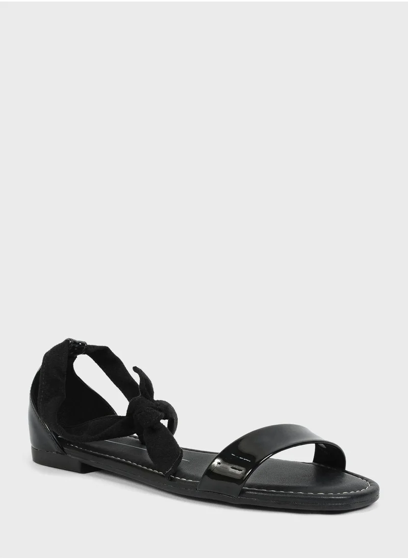 موليكا Ankle Strap Flat Sandals