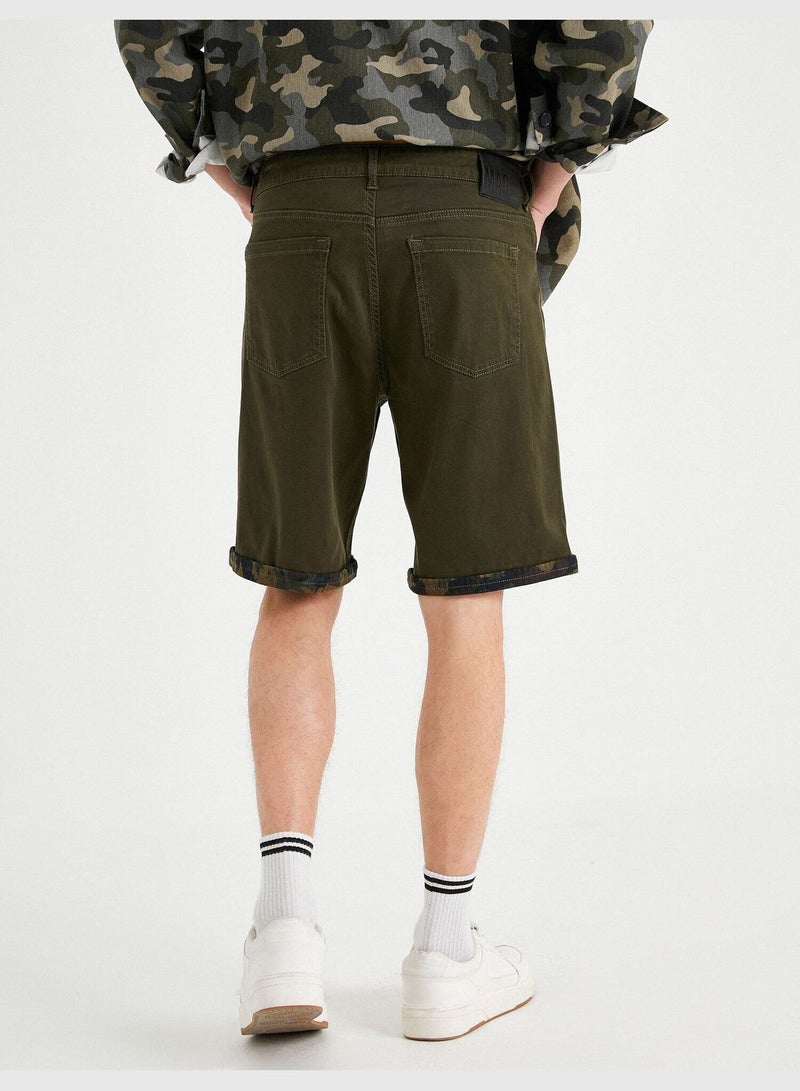 KOTON Camouflage İnside Gabardine Shorts - Image 4