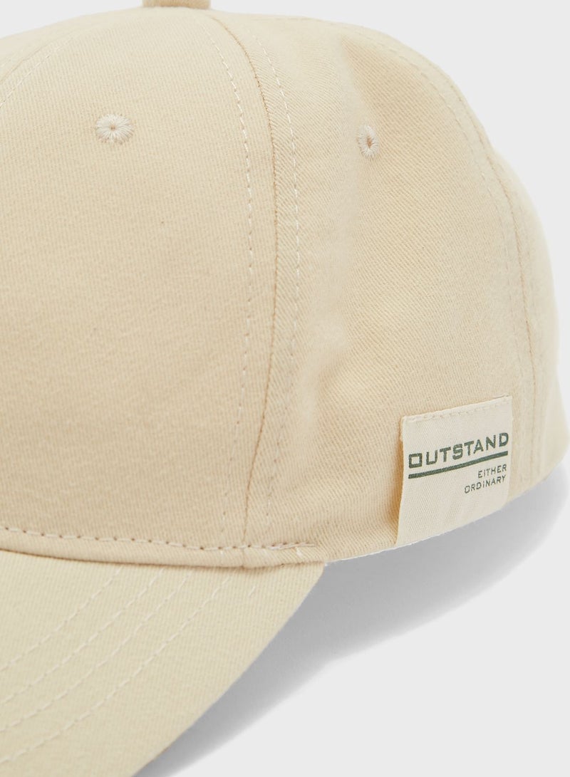 سفنتي فايف قبعة ذات قمة منحنية بتفاصيل خلفية متباينة - Image 3