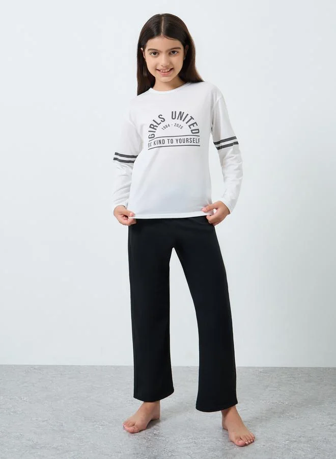 ستايلي طقم بيجاما من بنطال وتيشيرت بأكتاف منخفضة