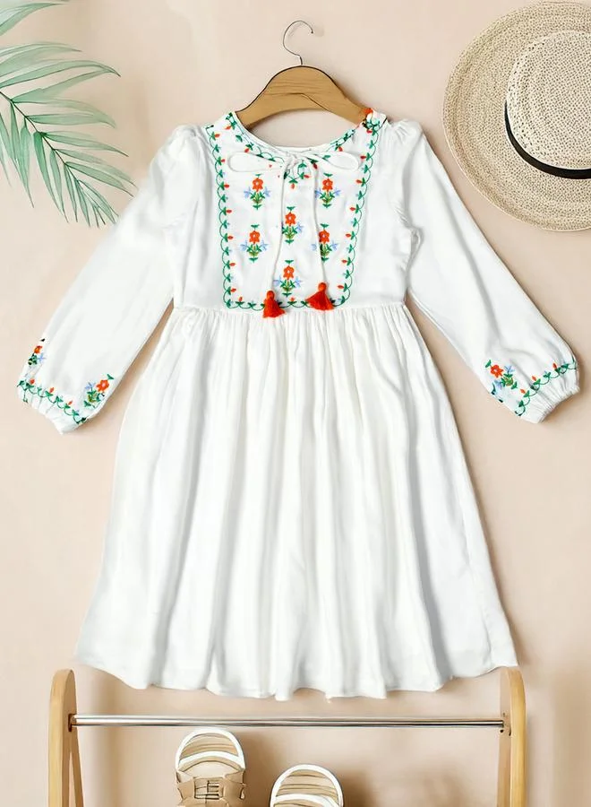 بيلا مودا Embroidered White Dress