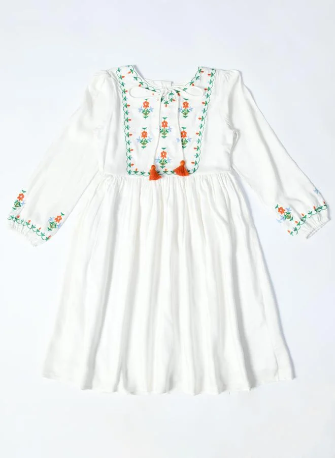بيلا مودا Embroidered White Dress