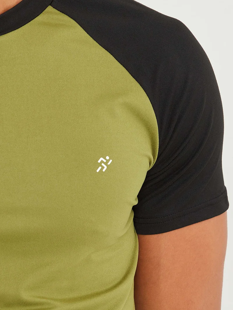 Styli Active Raglan Sleeves Colorblock Muscle Fit T-shirt