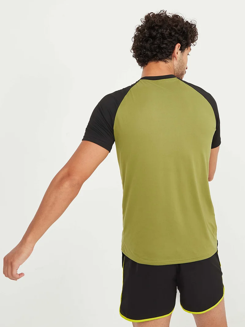Styli Active Raglan Sleeves Colorblock Muscle Fit T-shirt