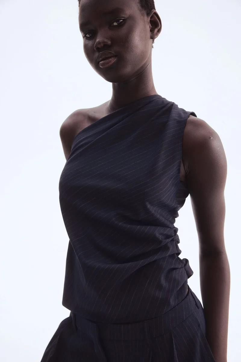 اتش اند ام بلوزة بكتف واحد