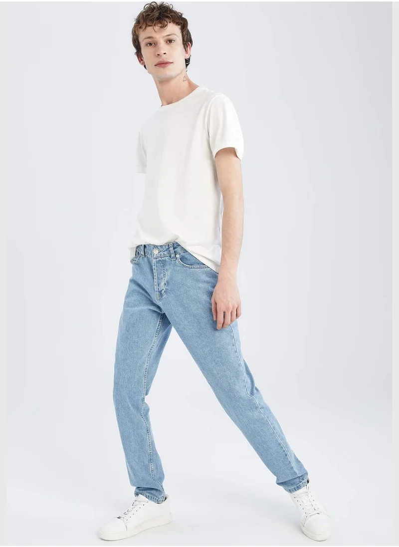 ديفاكتو Regular Tapered Fit Ankle Jeans