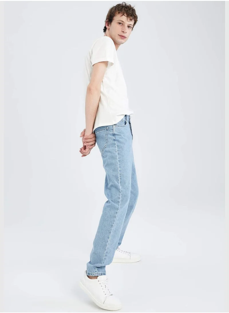 ديفاكتو Regular Tapered Fit Ankle Jeans